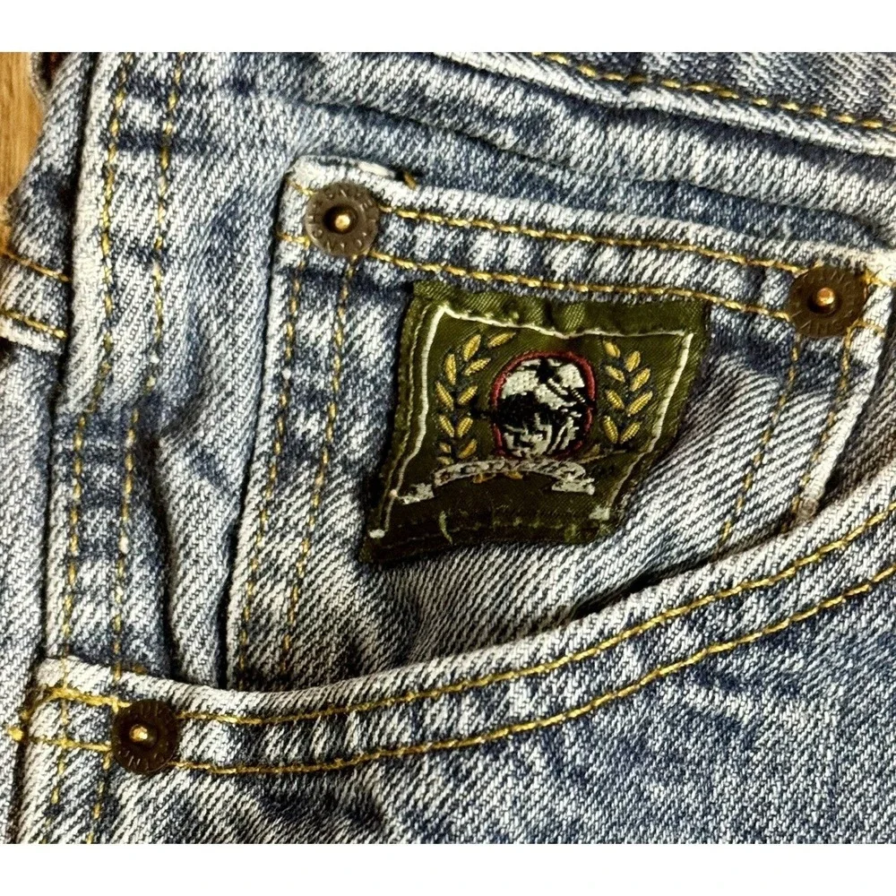 Cinch vintage charm